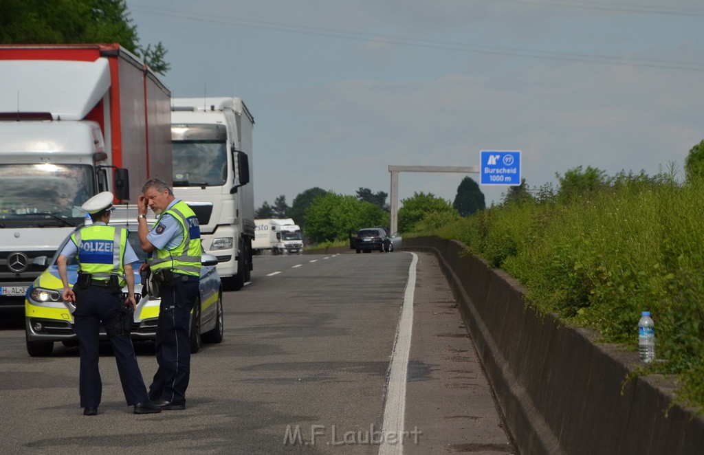 Schwerer VU A 1 Rich Koeln hinter AS Burscheid P231.JPG - Miklos Laubert